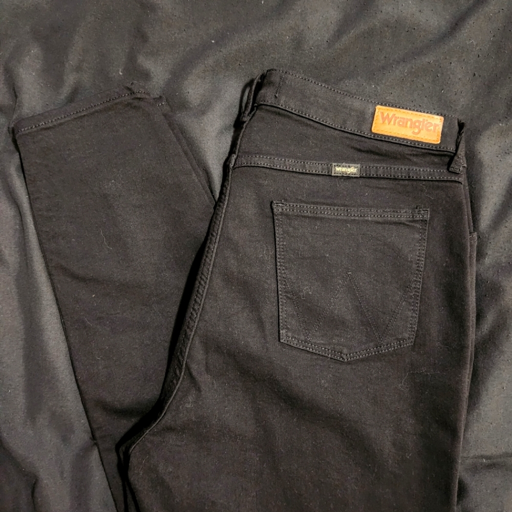 Women's Wrangler Black Skinny Jeans